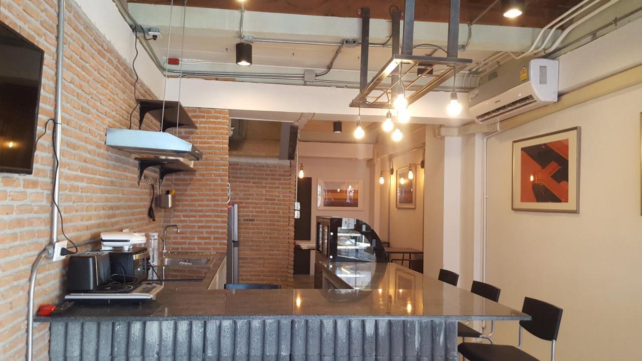Haus Sathorn 11 Bed&Breakfast Bangkok Exterior foto