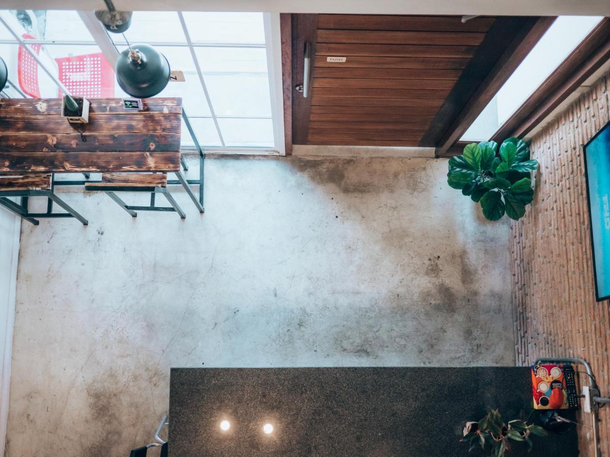 Haus Sathorn 11 Bed&Breakfast Bangkok Exterior foto