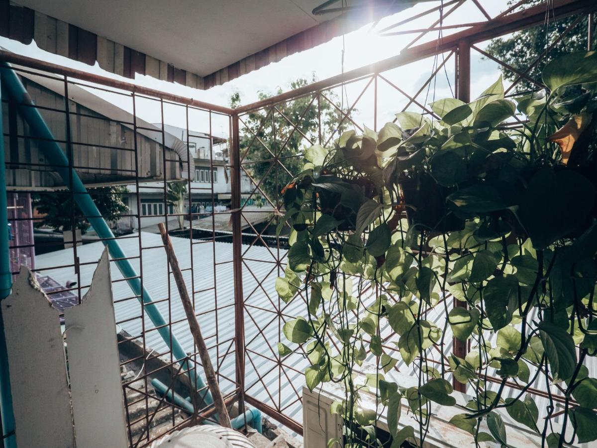 Haus Sathorn 11 Bed&Breakfast Bangkok Exterior foto